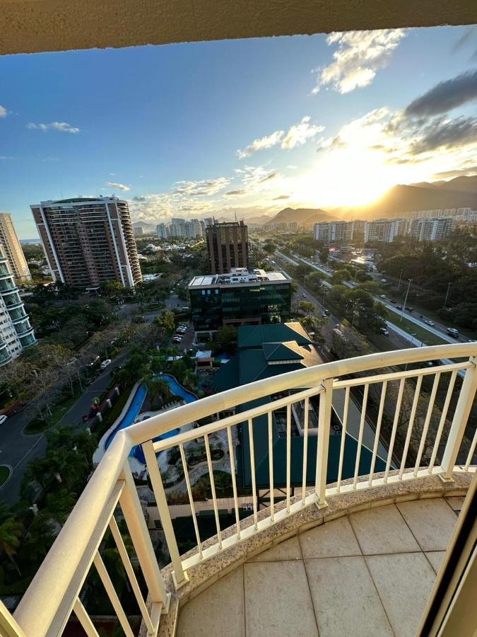 Flat Com Vista Panoramica -15- Na Barra Da Tijuca - Estacionamento Gratuito - Frigobar - Ar Condicionado - Piscina - Academia - Balsa Para Praia Gratis - Varanda - Vista Parcial Mar E Lagoa Рио-де-Жанейро Экстерьер фото