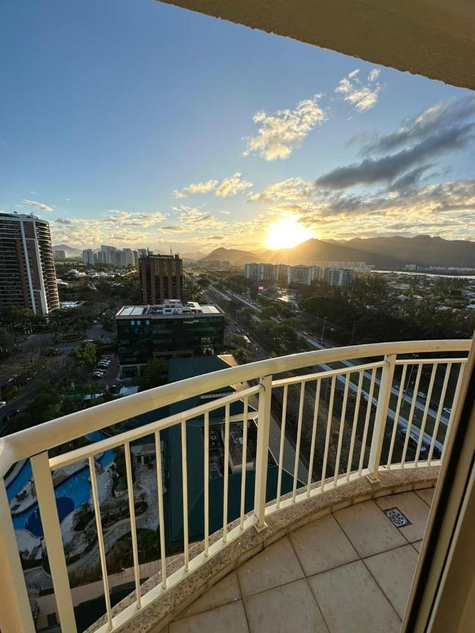Flat Com Vista Panoramica -15- Na Barra Da Tijuca - Estacionamento Gratuito - Frigobar - Ar Condicionado - Piscina - Academia - Balsa Para Praia Gratis - Varanda - Vista Parcial Mar E Lagoa Рио-де-Жанейро Экстерьер фото
