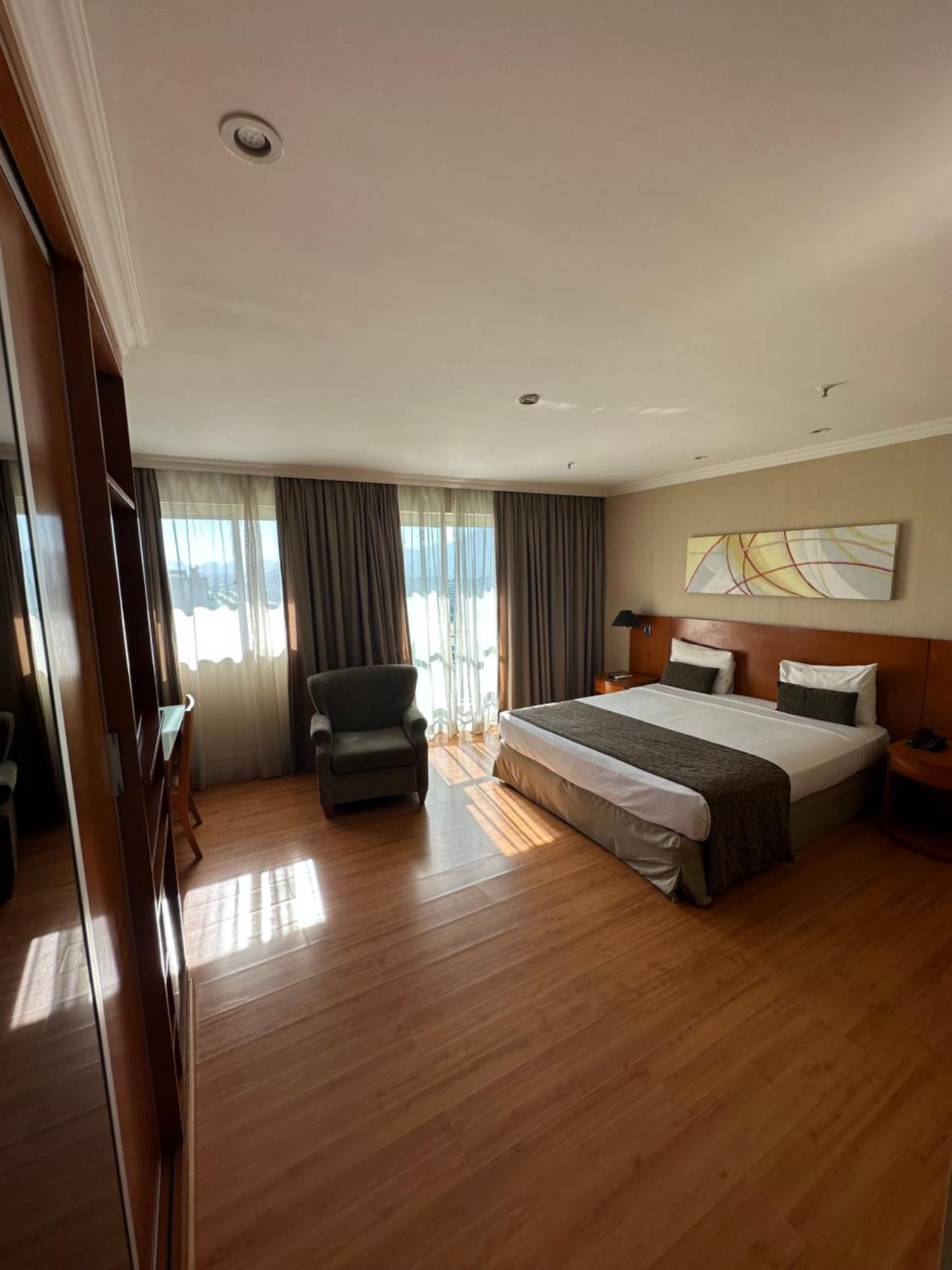 Flat Com Vista Panoramica -15- Na Barra Da Tijuca - Estacionamento Gratuito - Frigobar - Ar Condicionado - Piscina - Academia - Balsa Para Praia Gratis - Varanda - Vista Parcial Mar E Lagoa Рио-де-Жанейро Экстерьер фото