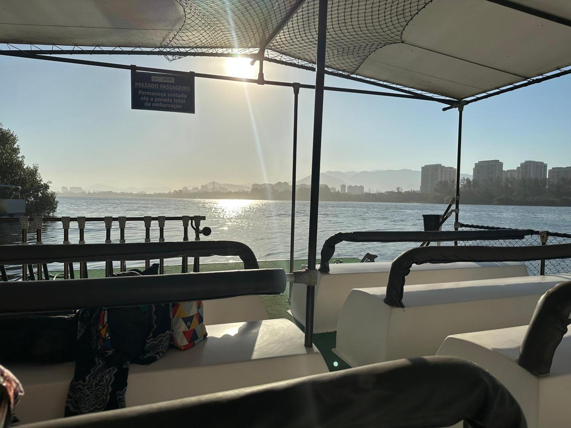 Flat Com Vista Panoramica -15- Na Barra Da Tijuca - Estacionamento Gratuito - Frigobar - Ar Condicionado - Piscina - Academia - Balsa Para Praia Gratis - Varanda - Vista Parcial Mar E Lagoa Рио-де-Жанейро Экстерьер фото