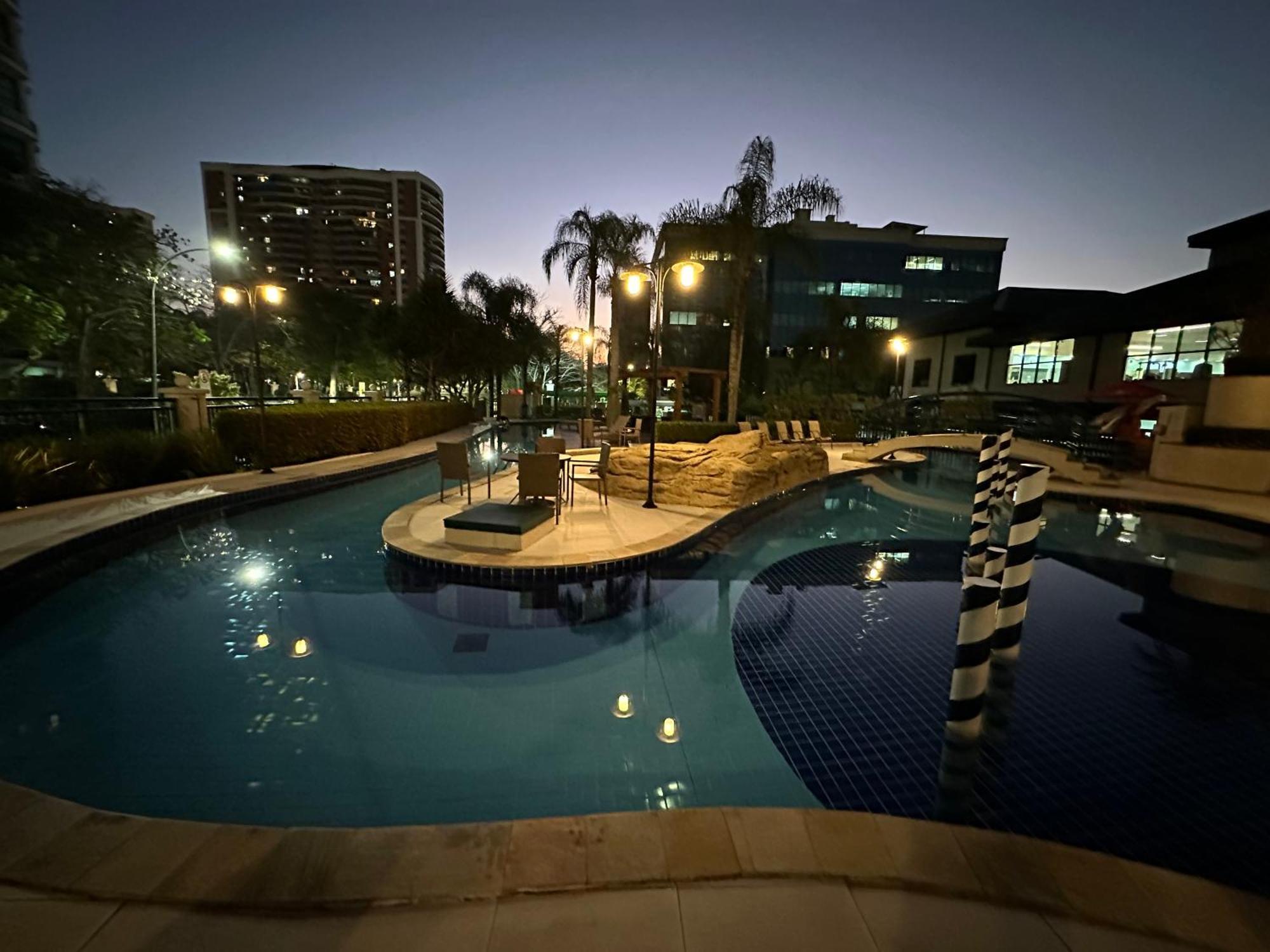 Flat Com Vista Panoramica -15- Na Barra Da Tijuca - Estacionamento Gratuito - Frigobar - Ar Condicionado - Piscina - Academia - Balsa Para Praia Gratis - Varanda - Vista Parcial Mar E Lagoa Рио-де-Жанейро Экстерьер фото