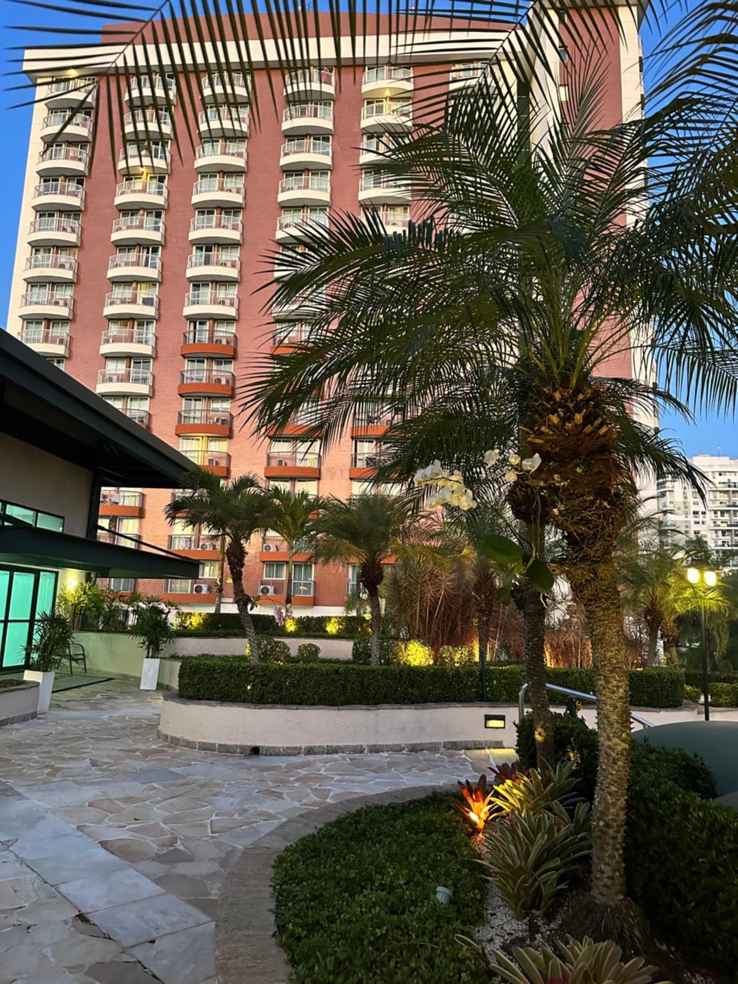 Flat Com Vista Panoramica -15- Na Barra Da Tijuca - Estacionamento Gratuito - Frigobar - Ar Condicionado - Piscina - Academia - Balsa Para Praia Gratis - Varanda - Vista Parcial Mar E Lagoa Рио-де-Жанейро Экстерьер фото
