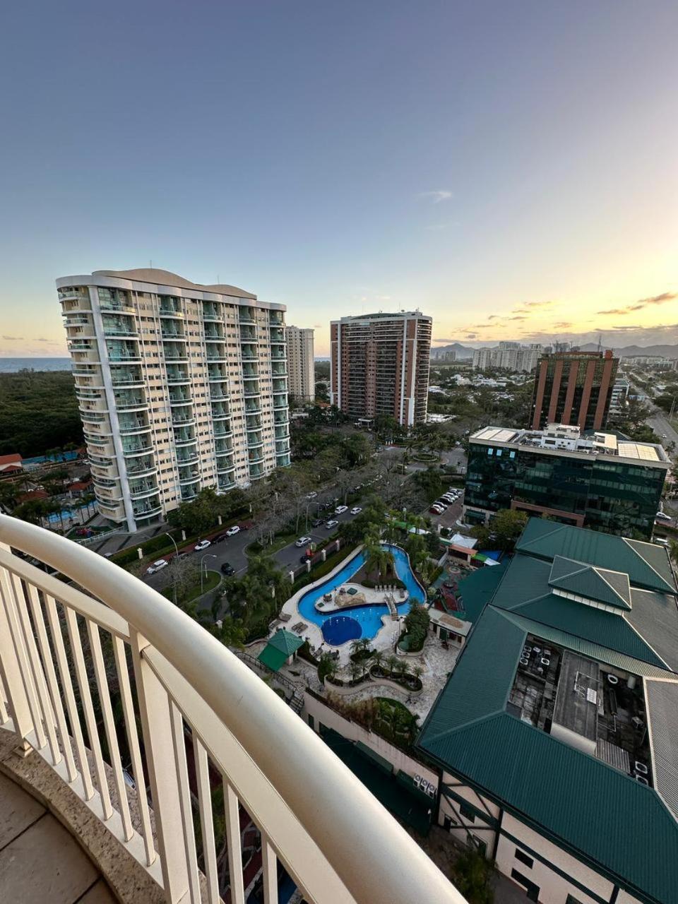 Flat Com Vista Panoramica -15- Na Barra Da Tijuca - Estacionamento Gratuito - Frigobar - Ar Condicionado - Piscina - Academia - Balsa Para Praia Gratis - Varanda - Vista Parcial Mar E Lagoa Рио-де-Жанейро Экстерьер фото