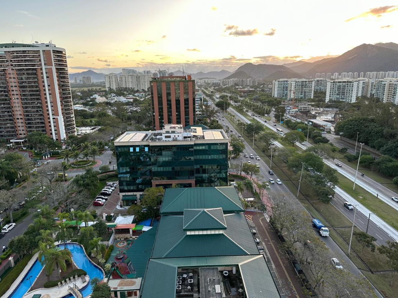 Flat Com Vista Panoramica -15- Na Barra Da Tijuca - Estacionamento Gratuito - Frigobar - Ar Condicionado - Piscina - Academia - Balsa Para Praia Gratis - Varanda - Vista Parcial Mar E Lagoa Рио-де-Жанейро Экстерьер фото
