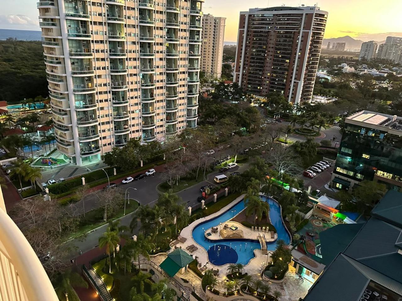 Flat Com Vista Panoramica -15- Na Barra Da Tijuca - Estacionamento Gratuito - Frigobar - Ar Condicionado - Piscina - Academia - Balsa Para Praia Gratis - Varanda - Vista Parcial Mar E Lagoa Рио-де-Жанейро Экстерьер фото